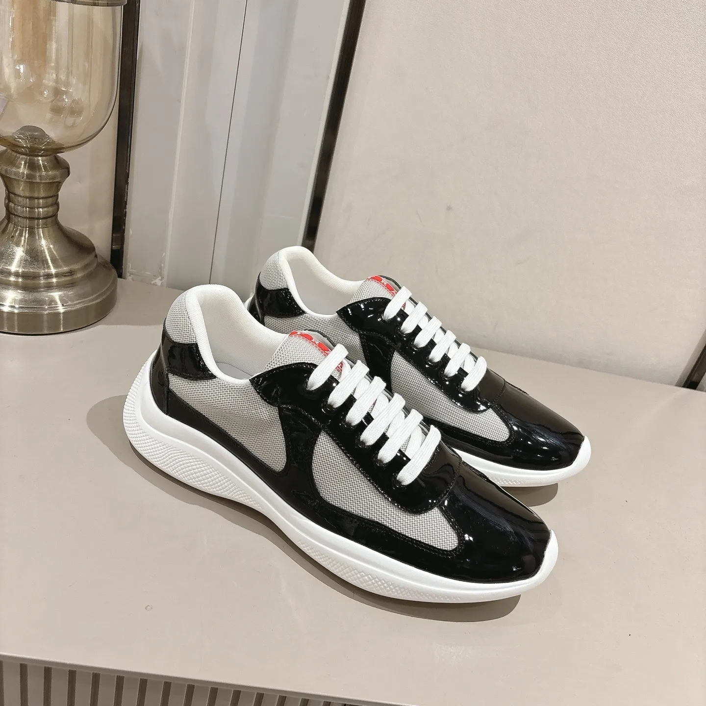 Factory direct sales p520🐘🐘Women's shoes, women's clothing (top version) Prada casual sports shoes, fashionable thick-soled casual loafers, unique taste, loved by everyone and easy to control, popular every year. There is also a versatile classic shoe last, enough to conquer you, wear it, increase the height and leisure, simple and handsome on the feet. The fabric is imported patent leather, the inner foot pad is breathable mesh, soft and delicate, the foot feels comfortable, ip Foam mold anti-slip lightweight outsole